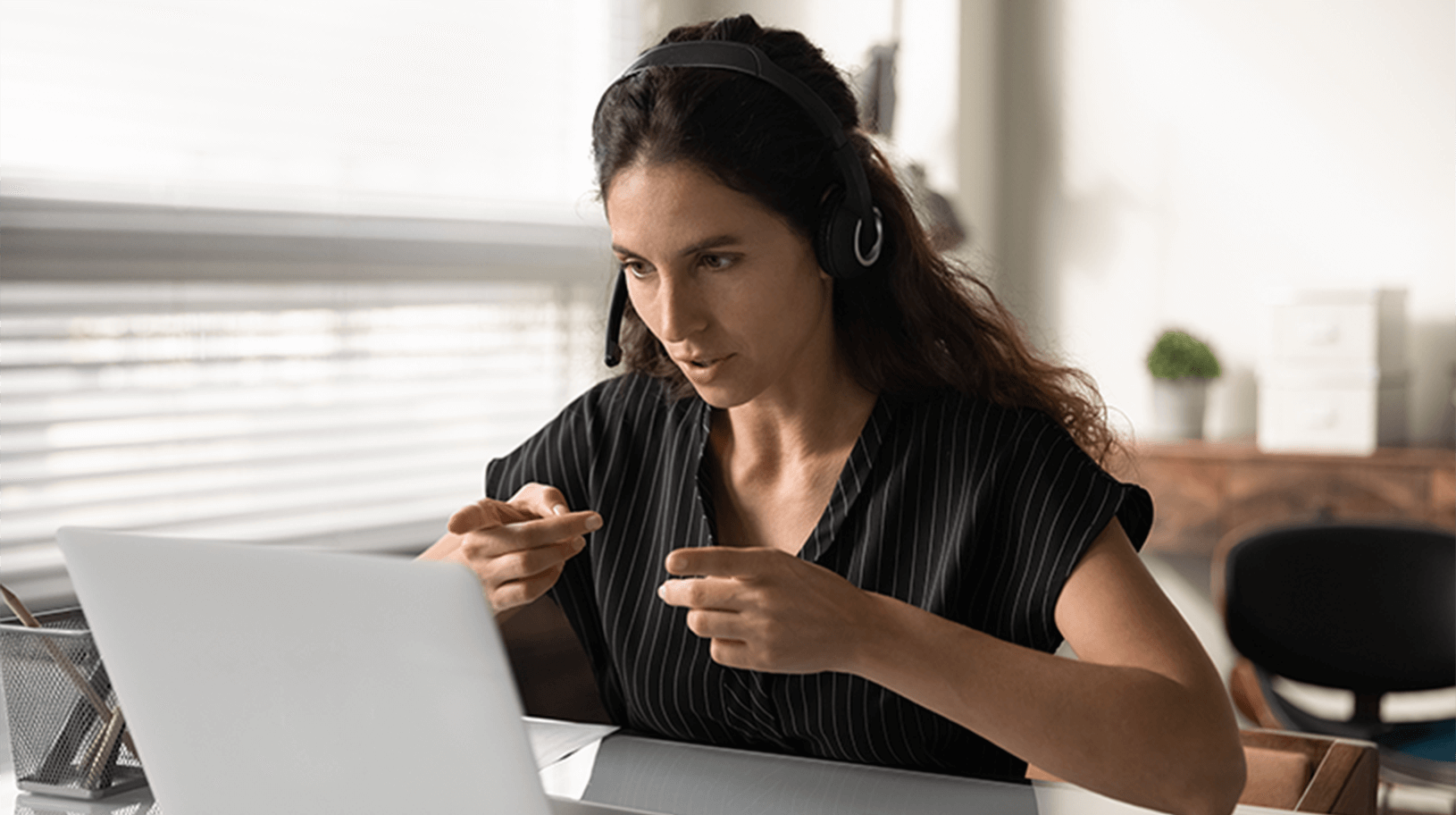 Language tutor talking to class online